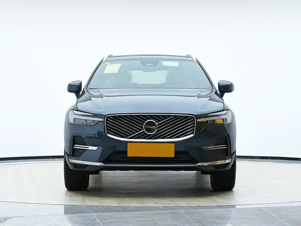 Volvo XC60 — фото 8