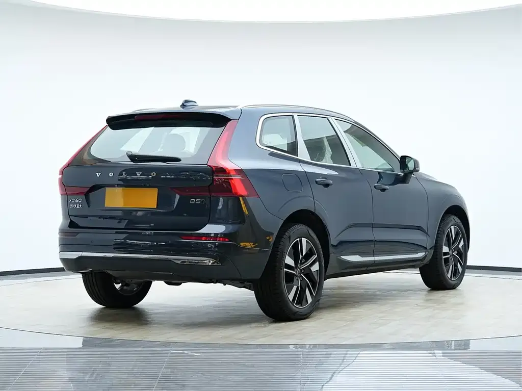 Volvo XC60 — фото 7