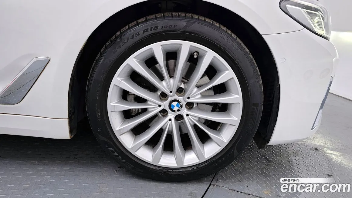 BMW 5-Series 2023 из KR, фото 7