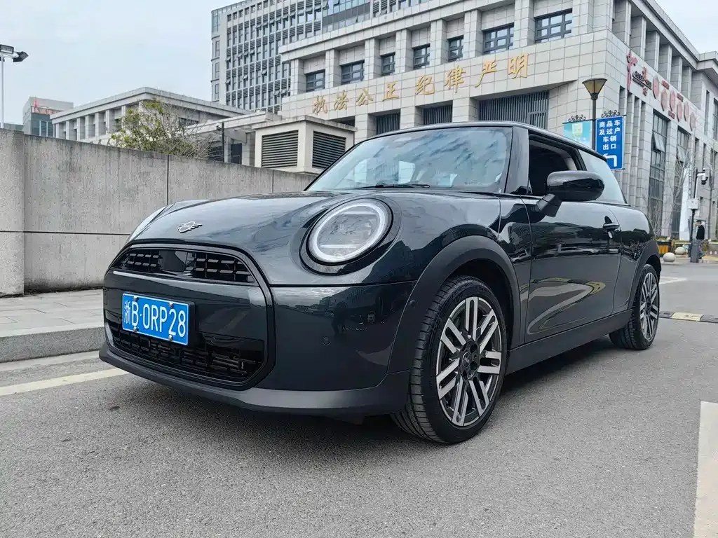 MINI Cooper (3-door) 2025 из CN, фото 1