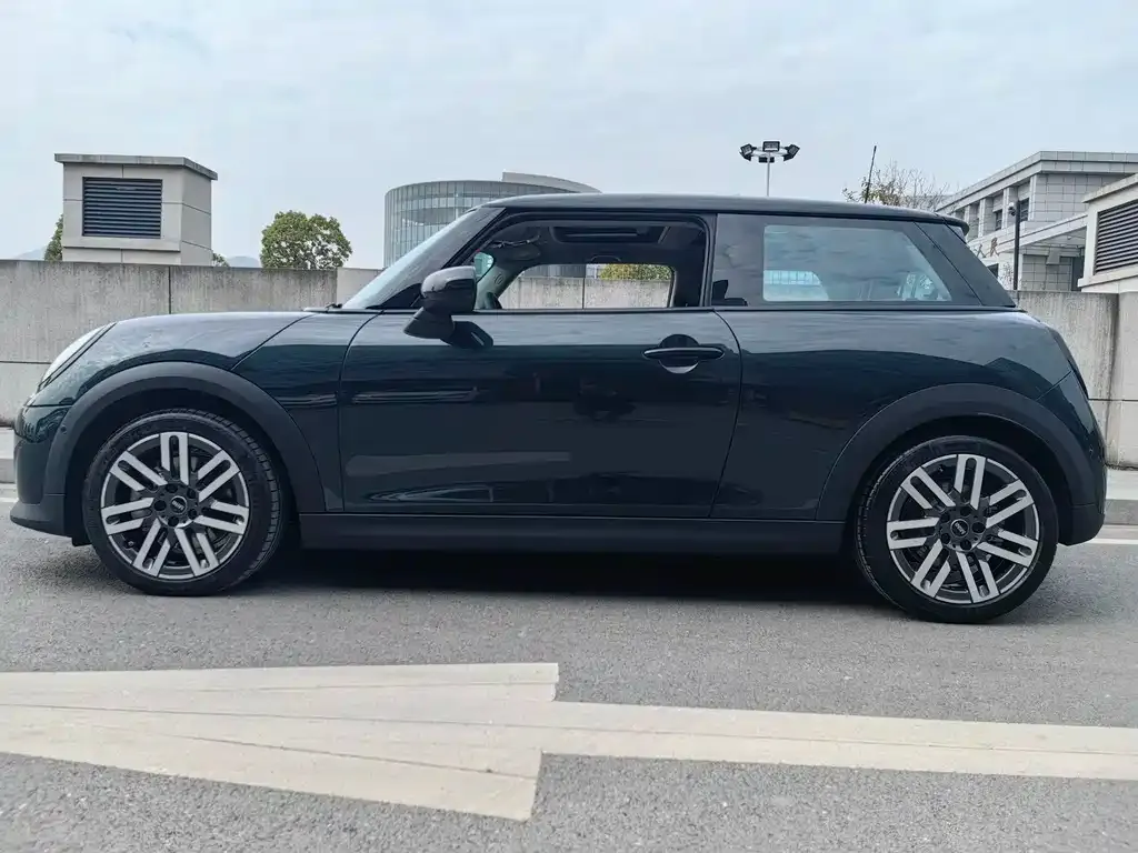 MINI Cooper (3-door) 2025 из CN, фото 2