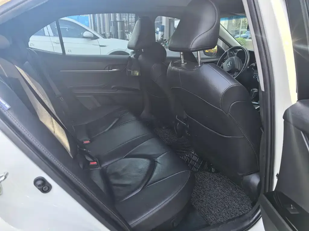 Toyota Camry 2021 из CN, фото 2