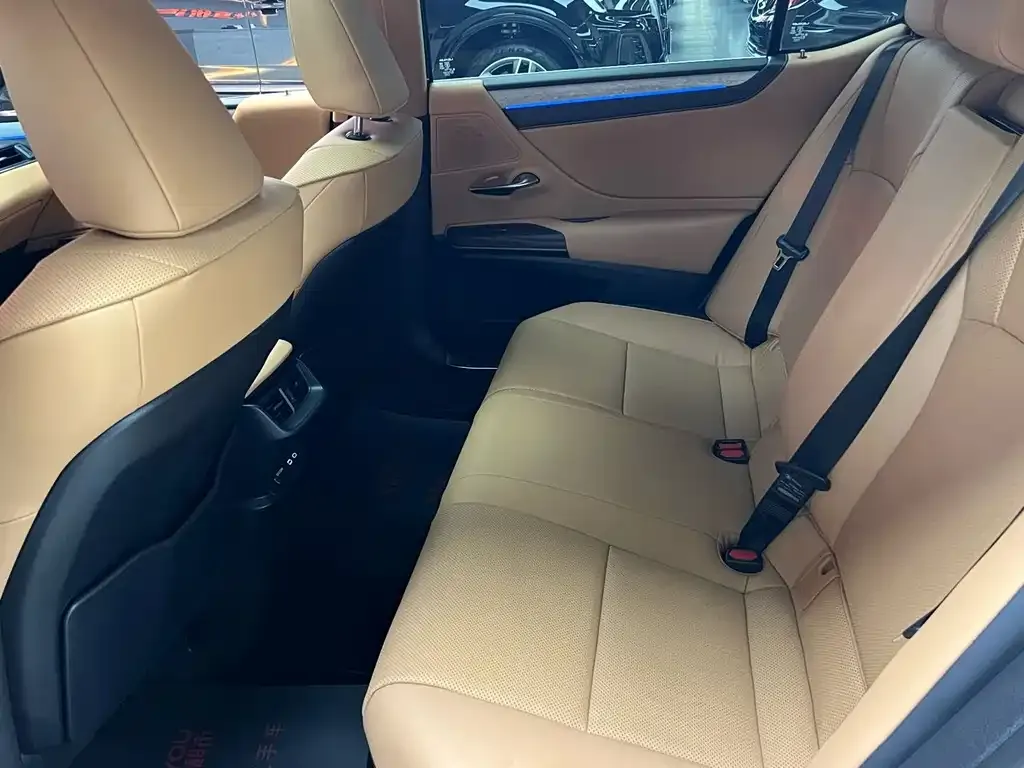 Lexus ES 2025 из CN, фото 2