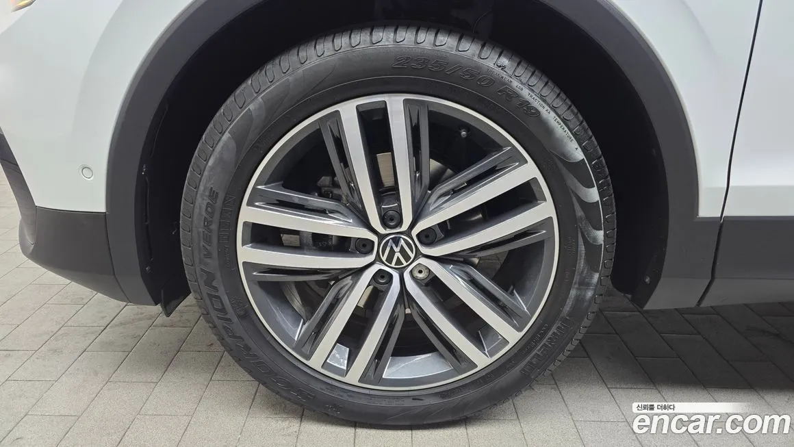 Volkswagen Tiguan — фото 9