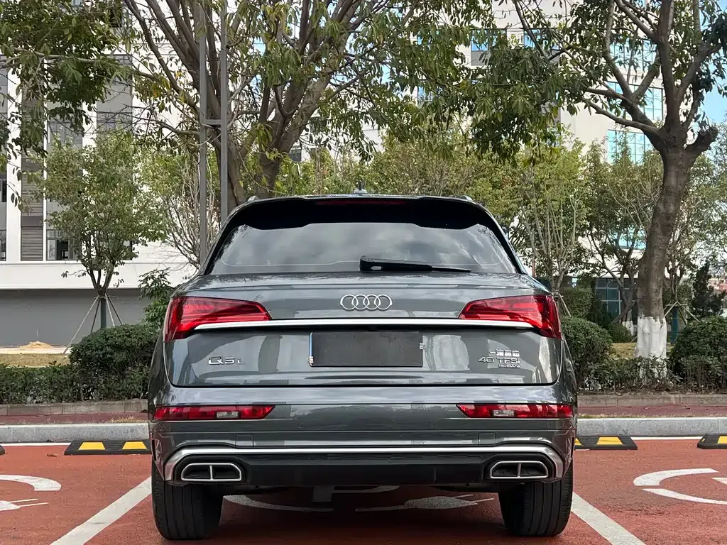 Audi Q5L — фото 10