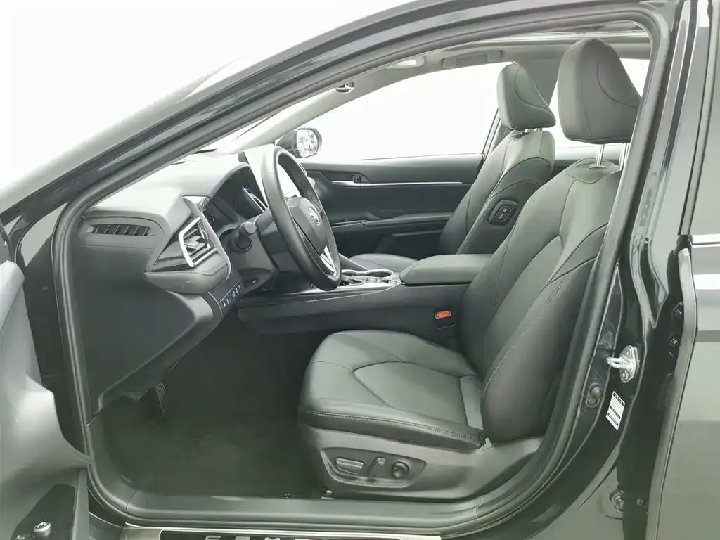 Toyota Camry 2023 из CN, фото 5