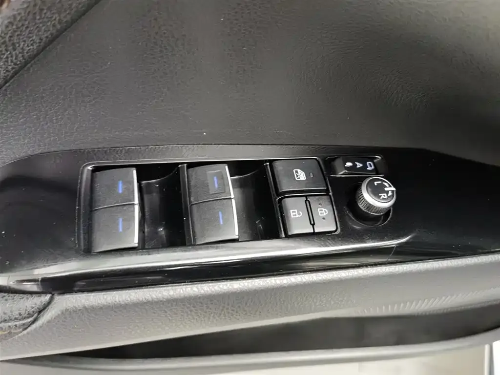 Toyota Camry 2023 из CN, фото 8