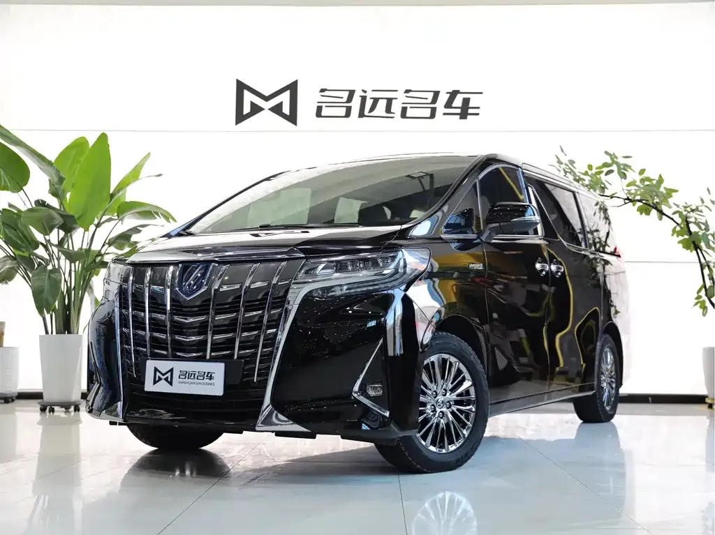 Toyota Alphard — фото 1