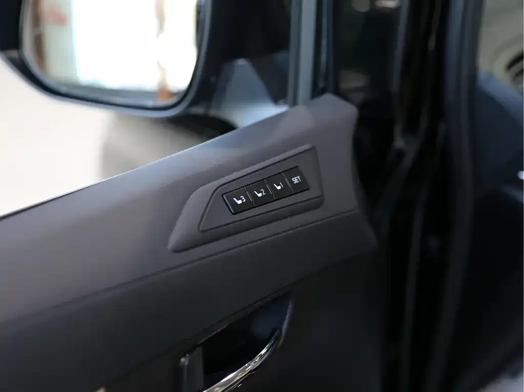 Toyota Alphard — фото 2