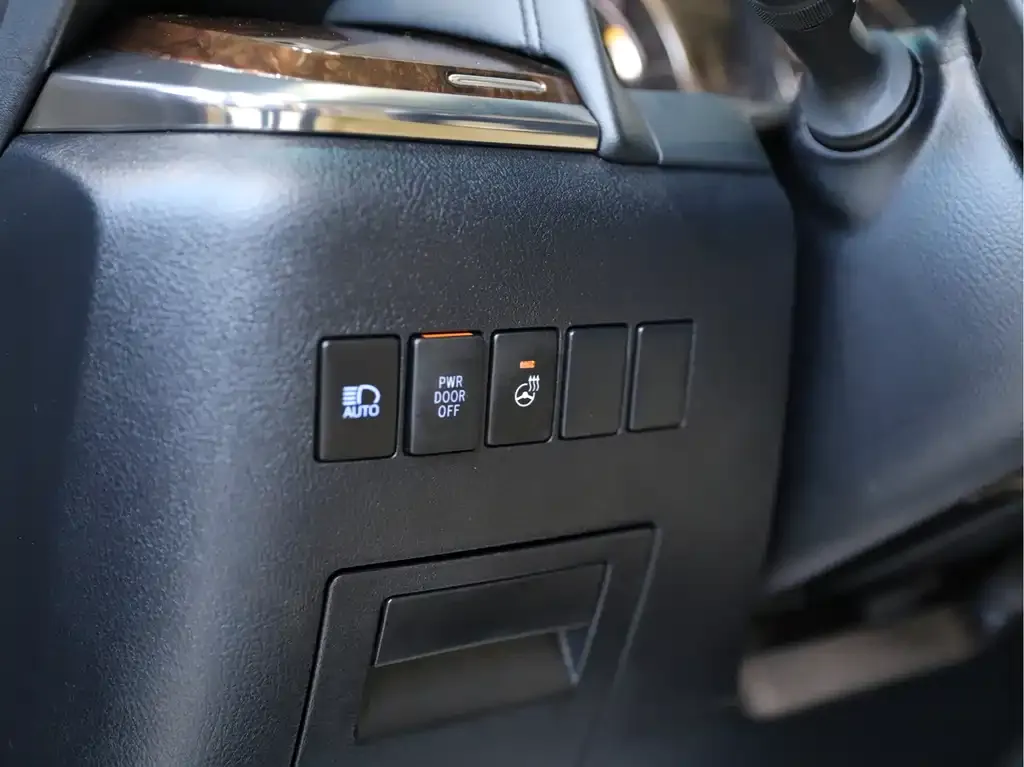 Toyota Alphard — фото 6