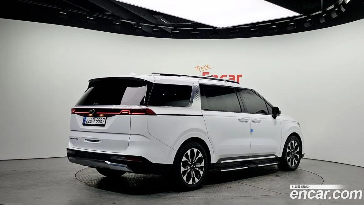 Kia Carnival — фото 2