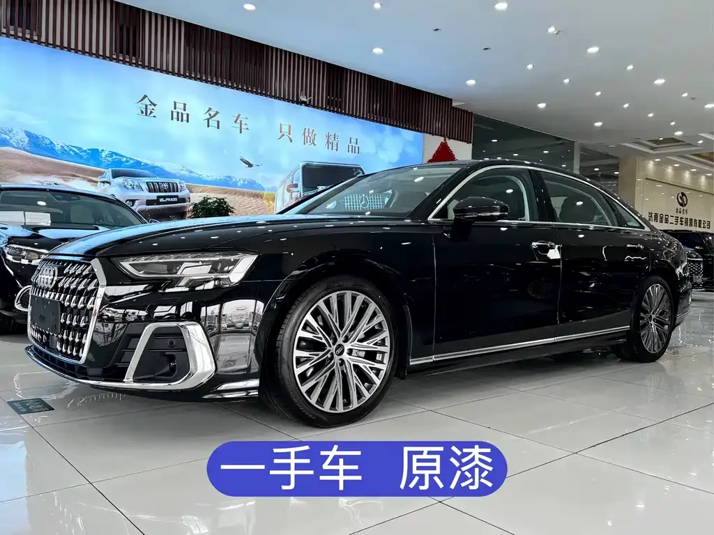 Audi A8 — фото 1