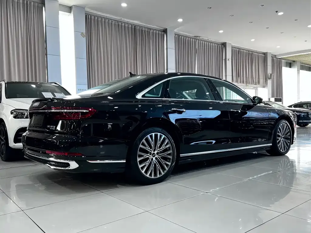 Audi A8 — фото 3