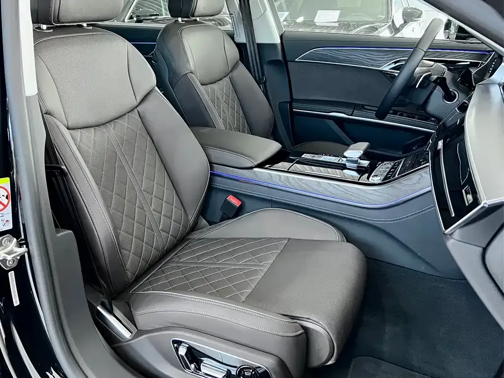 Audi A8 — фото 7