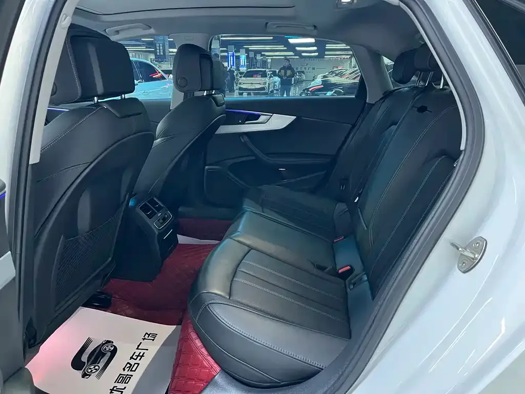 Audi A4L 2022 из CN, фото 5