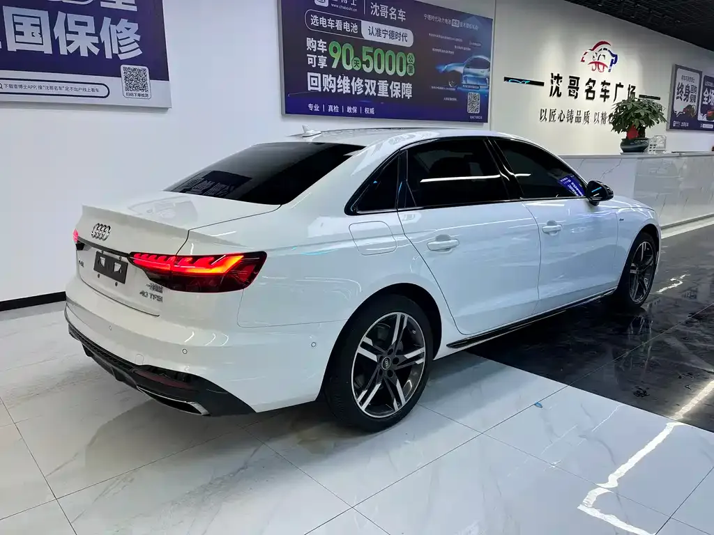 Audi A4L 2022 из CN, фото 3