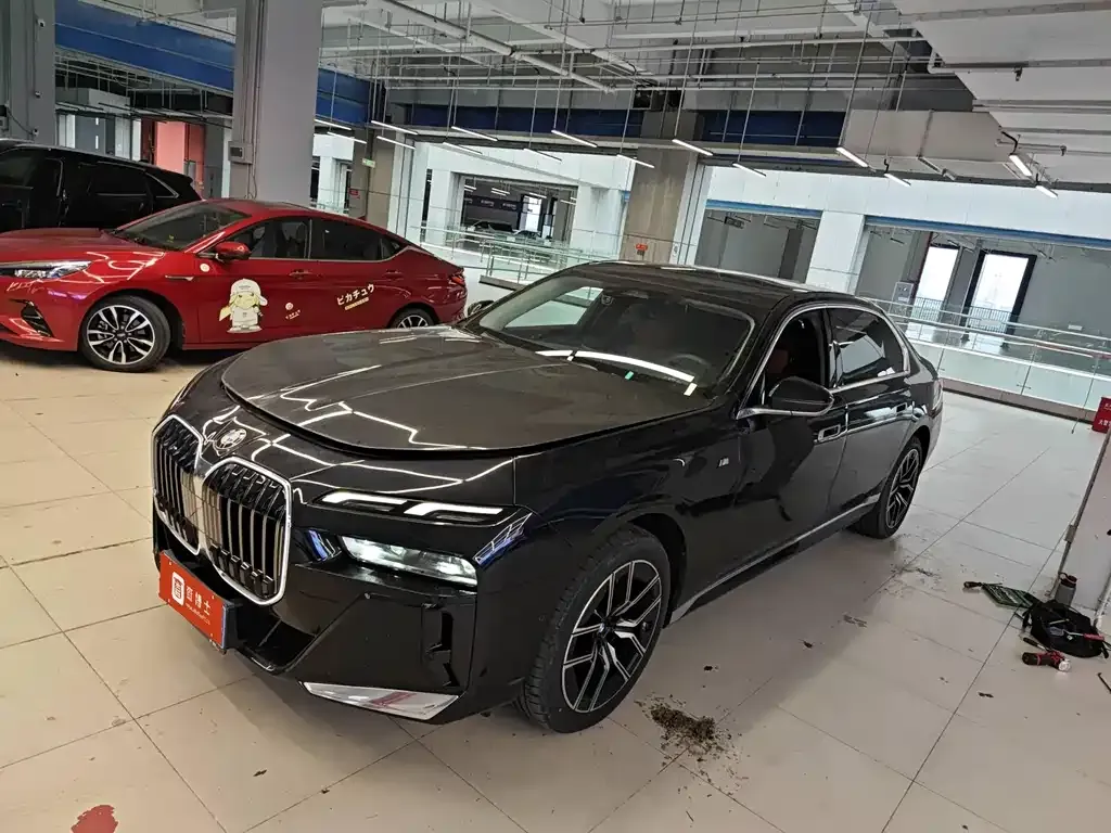 BMW 7 Series 2023 из CN, фото 1