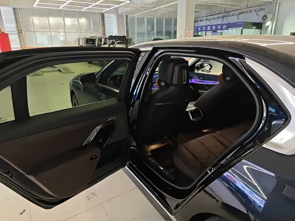 BMW 7 Series 2023 из CN, фото 8