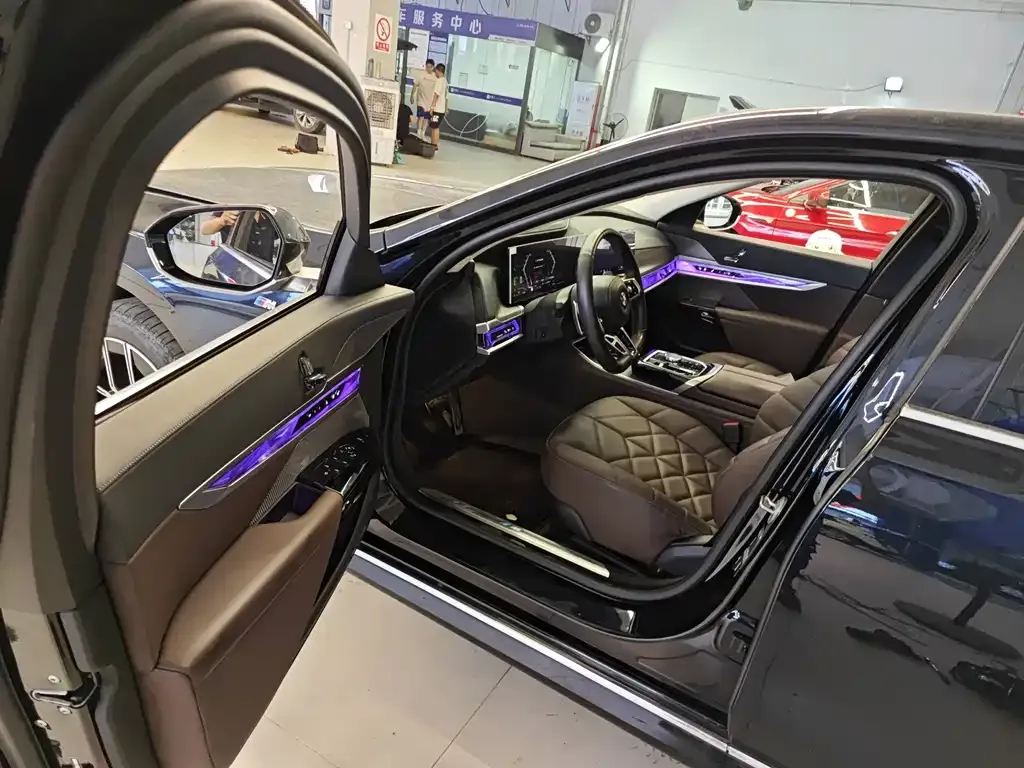 BMW 7 Series 2023 из CN, фото 9