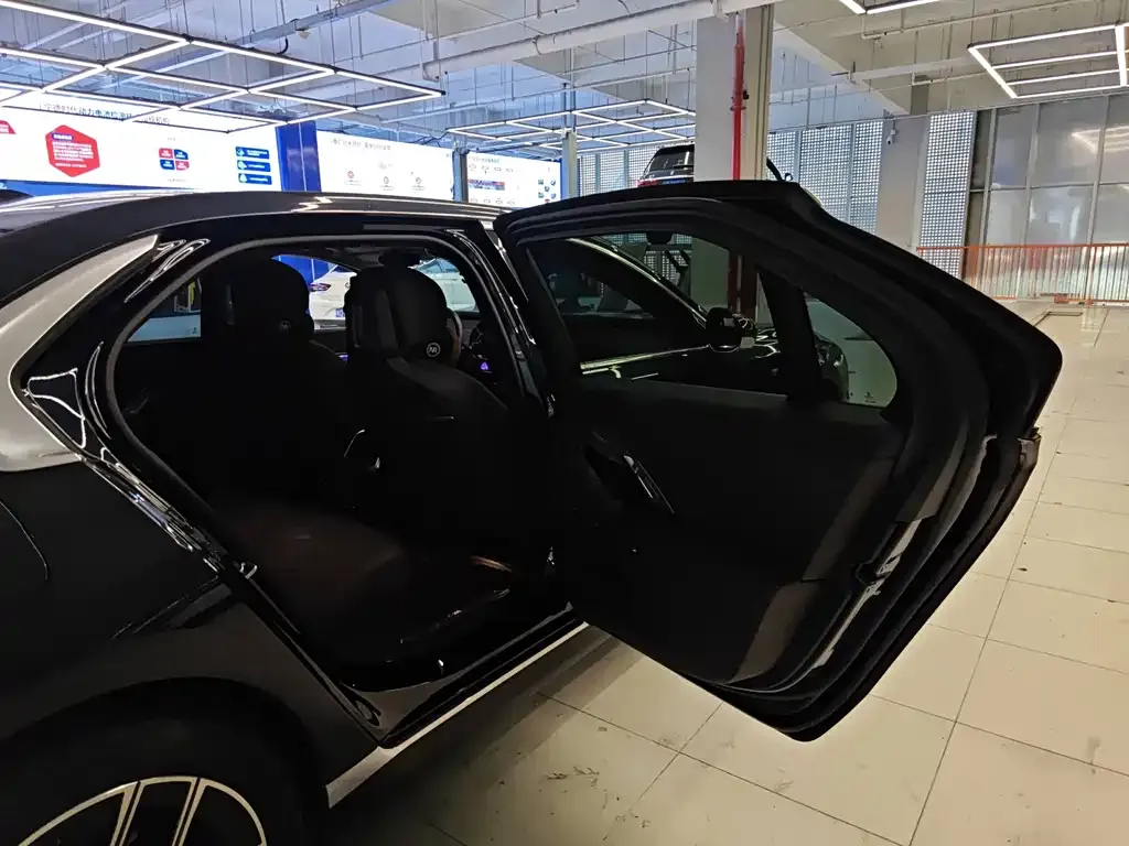 BMW 7 Series 2023 из CN, фото 4