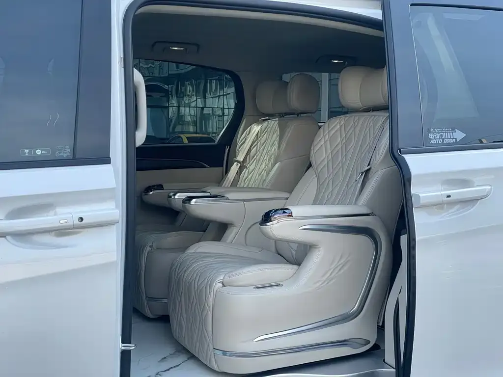 Buick GL8 2022 из CN, фото 2