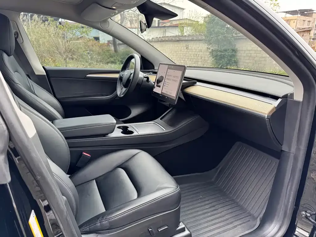 Tesla Model Y — фото 4