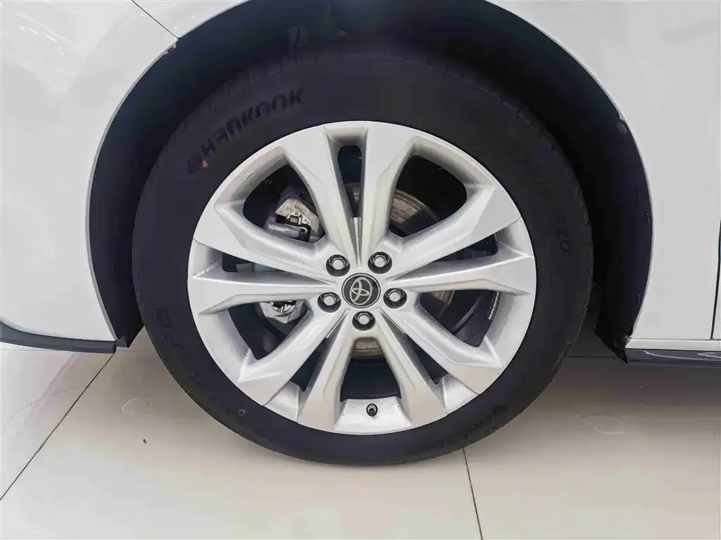 Toyota Sienna — фото 2