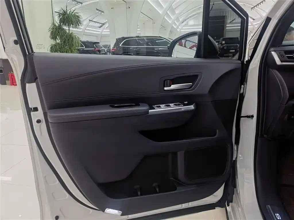 Toyota Sienna — фото 10