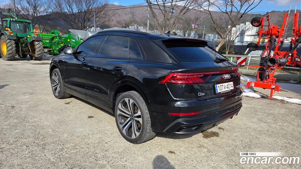 Audi Q8 — фото 9