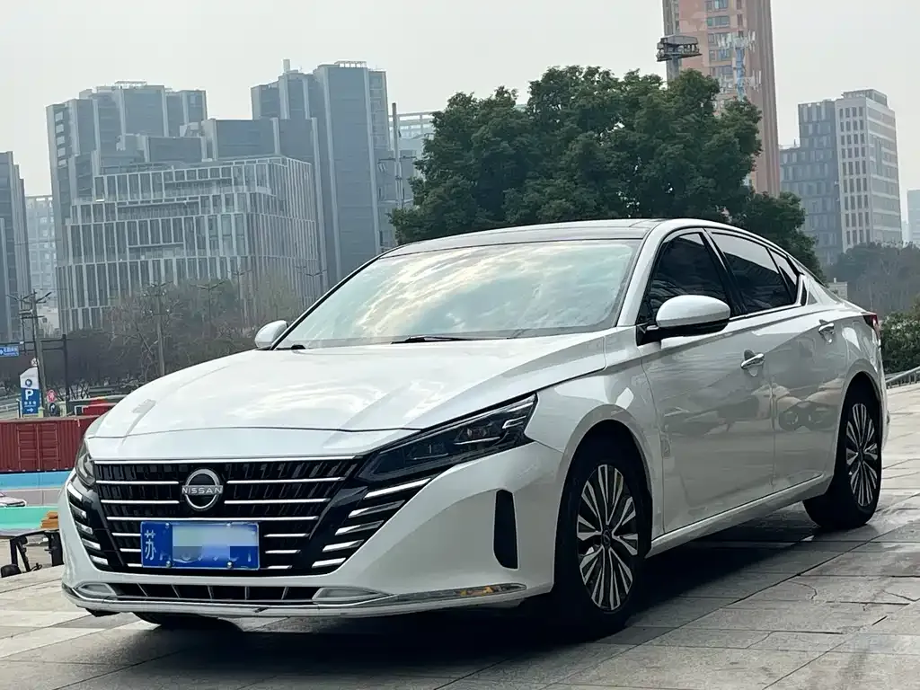Nissan Teana — фото 1