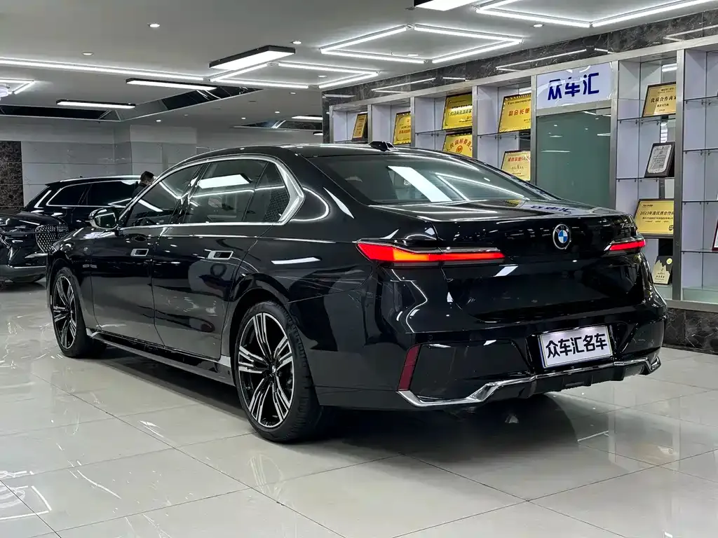 BMW 7 Series 2025 из CN, фото 6