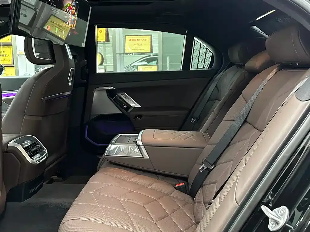 BMW 7 Series 2025 из CN, фото 4