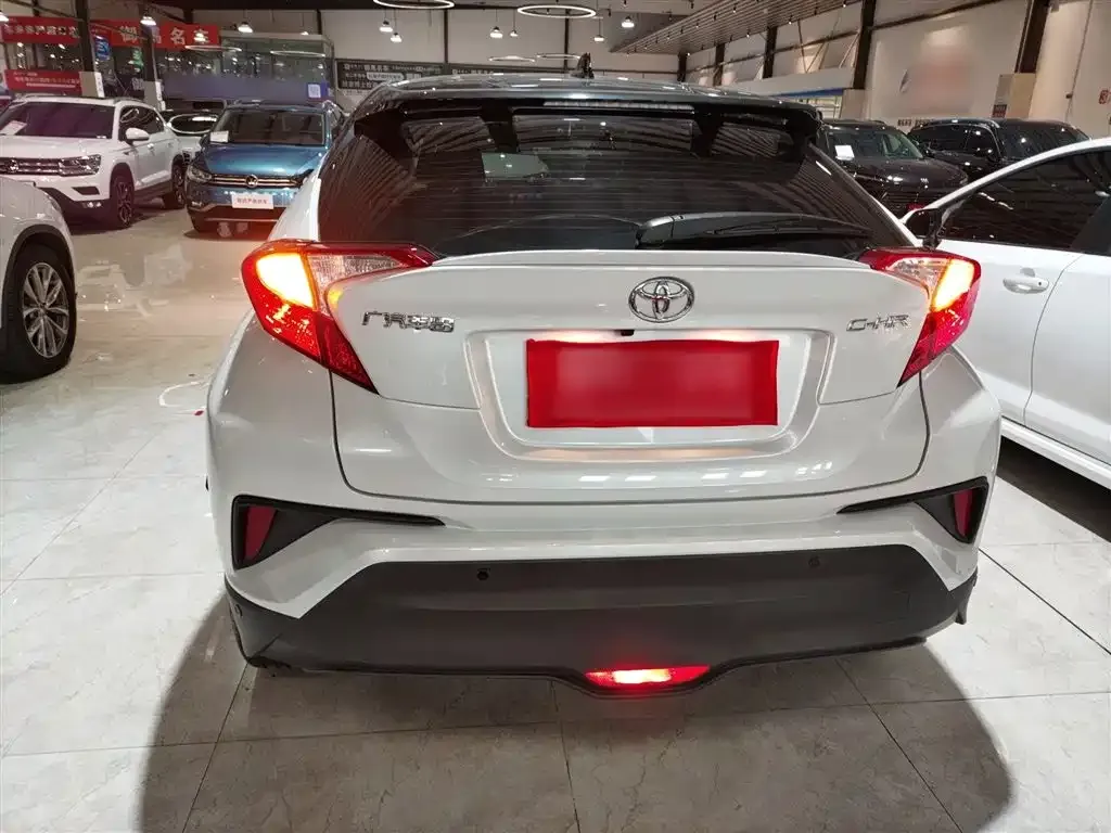 Toyota C-HR 2023 из CN, фото 2