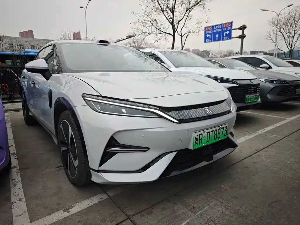 BYD L EV — фото 4