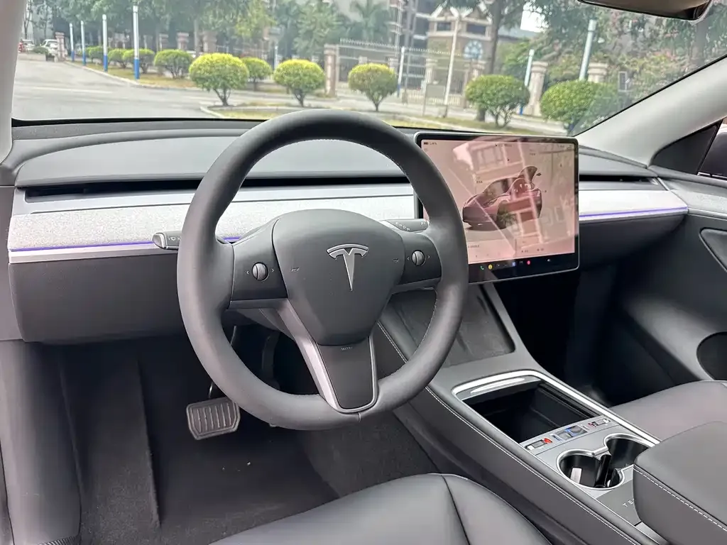 Tesla Model Y — фото 8