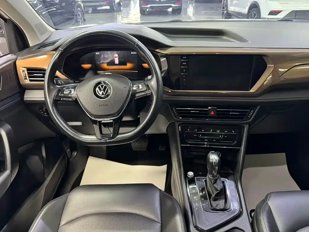 Volkswagen Tharu — фото 6
