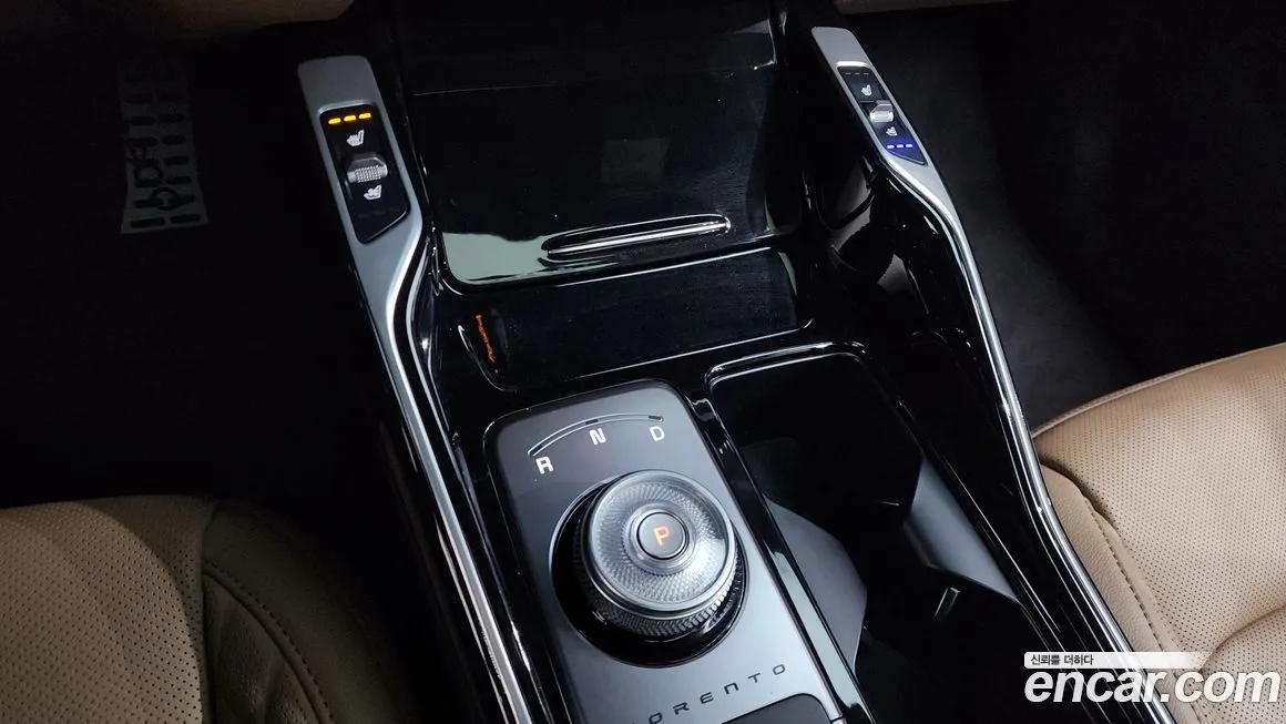 Kia Sorento — фото 9