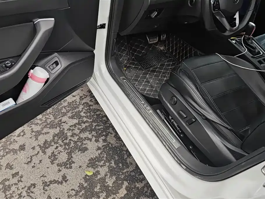 Volkswagen CC 2023 из CN, фото 6