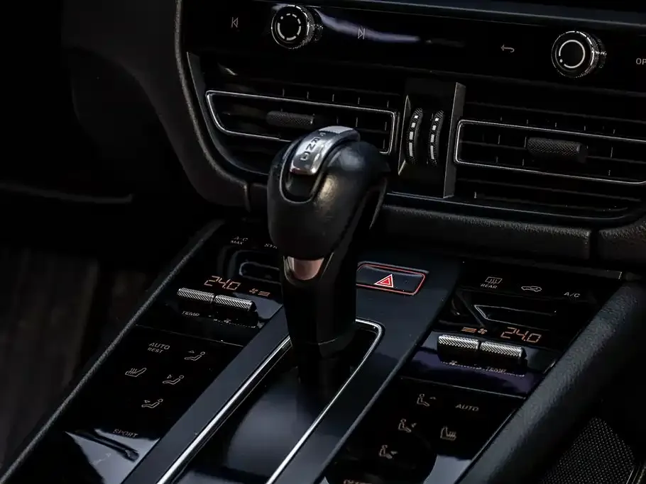 Porsche Macan — фото 9