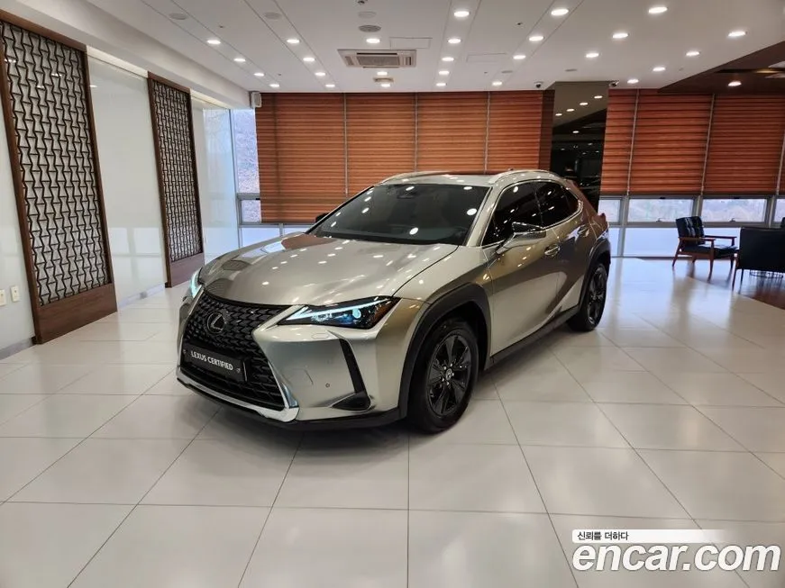Lexus UX — фото 1