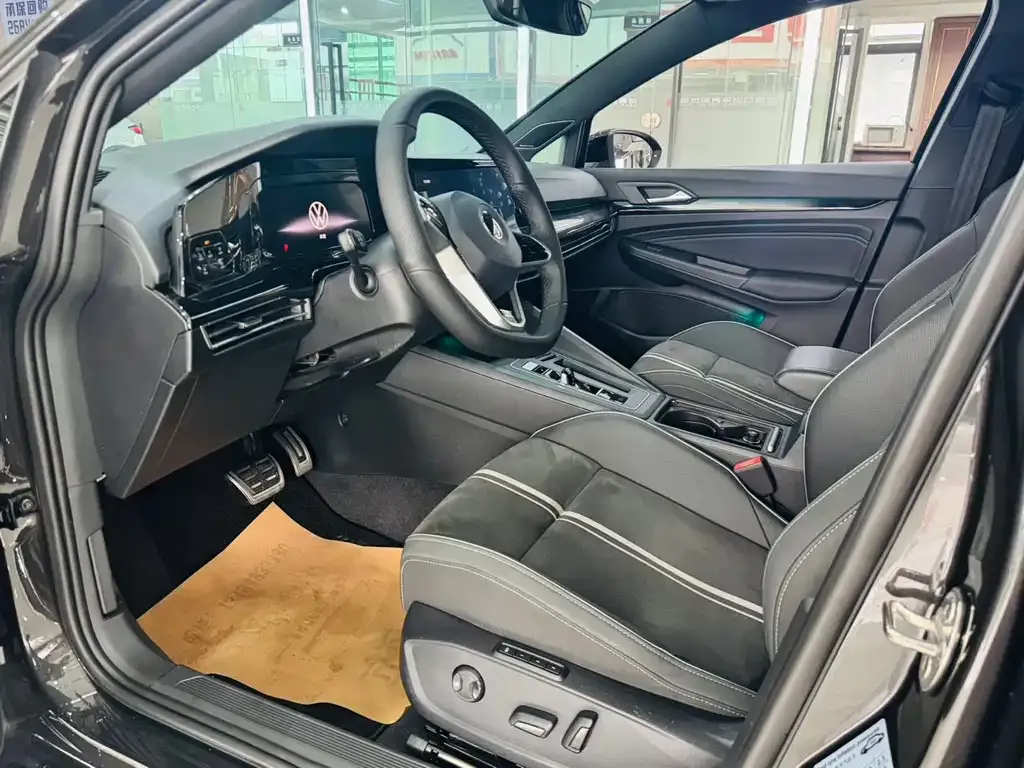 Volkswagen Golf 2023 из CN, фото 7