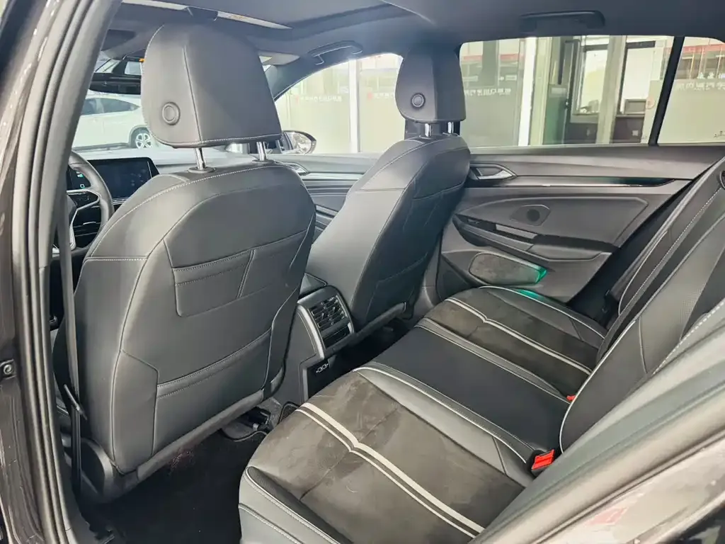 Volkswagen Golf 2023 из CN, фото 8
