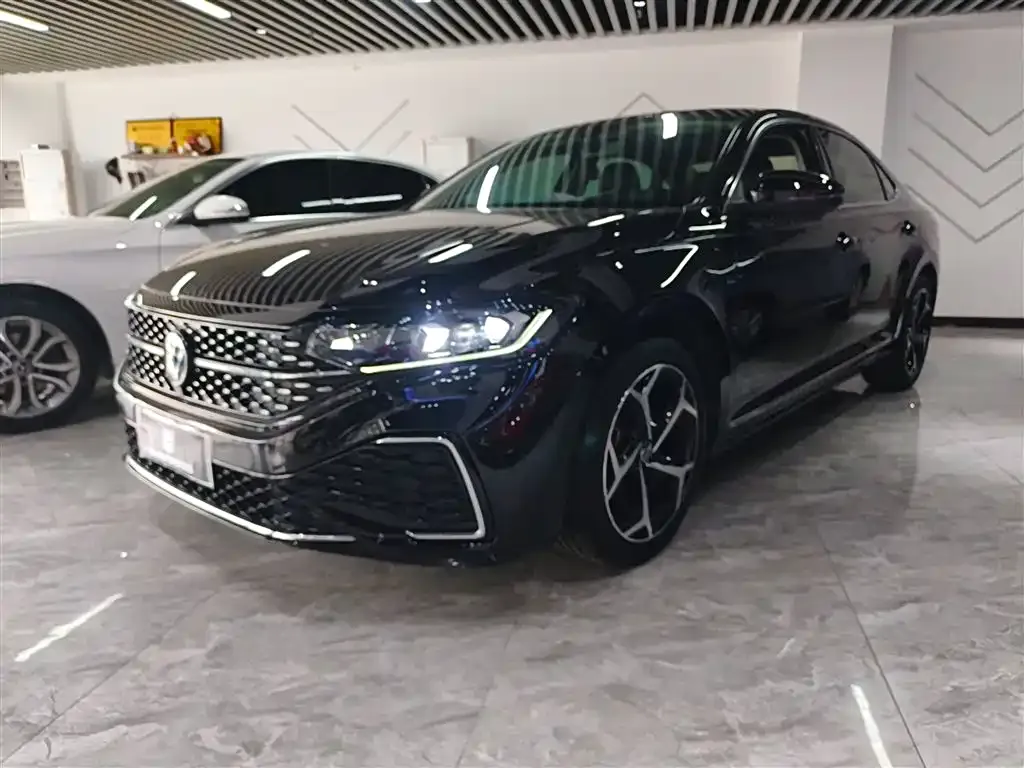 Volkswagen Passat 2023 из CN, фото 10