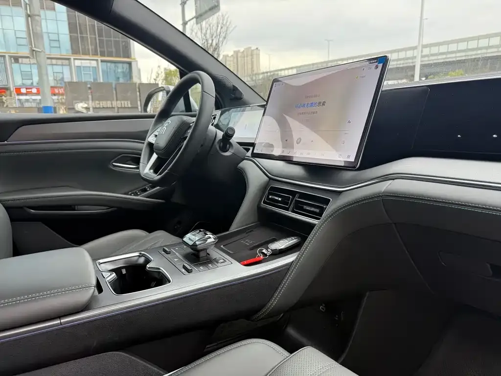 BYD L DM-i — фото 8