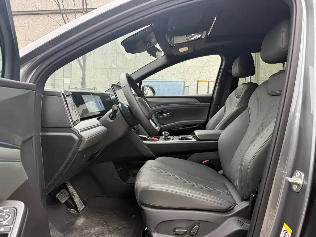 BYD L DM-i — фото 4