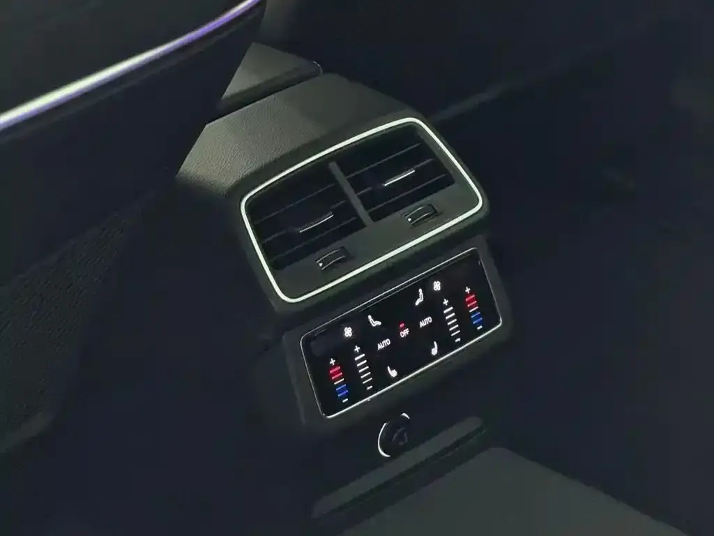Audi A6L — фото 10