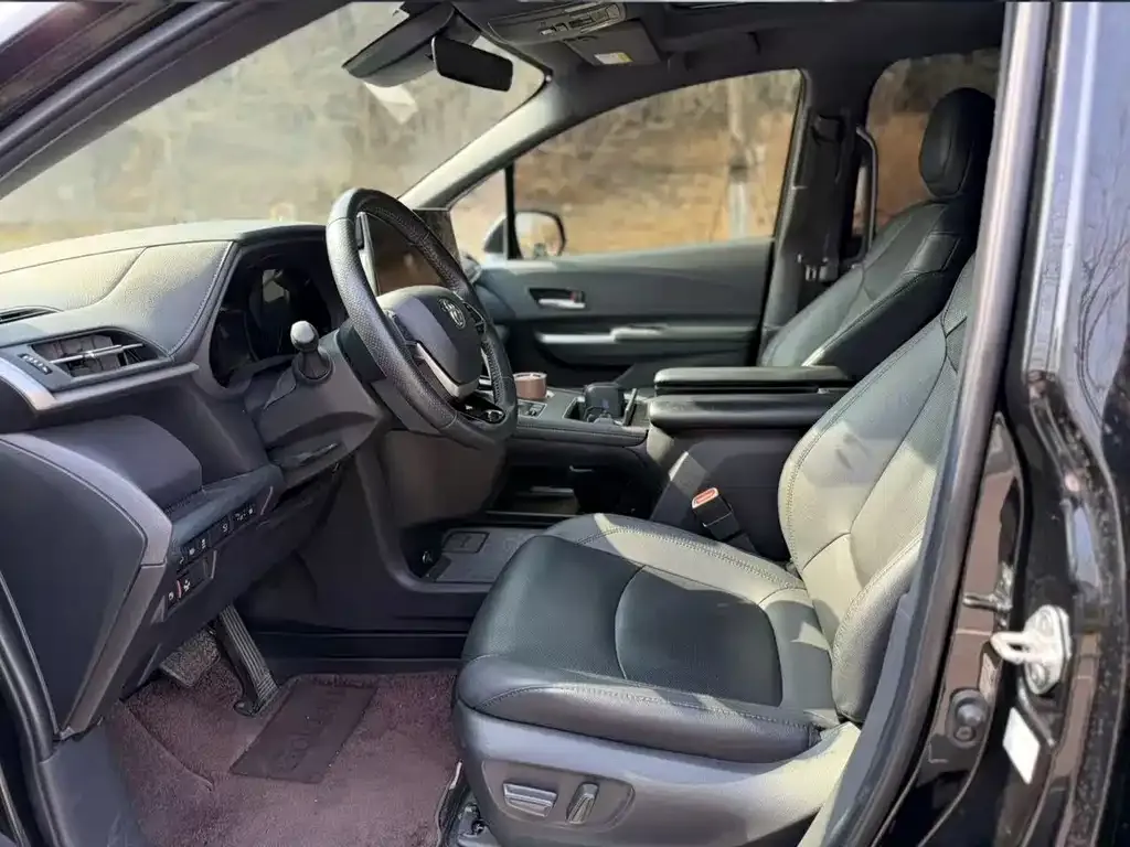 Toyota Sienna — фото 8