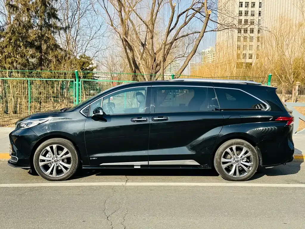 Toyota Sienna — фото 9