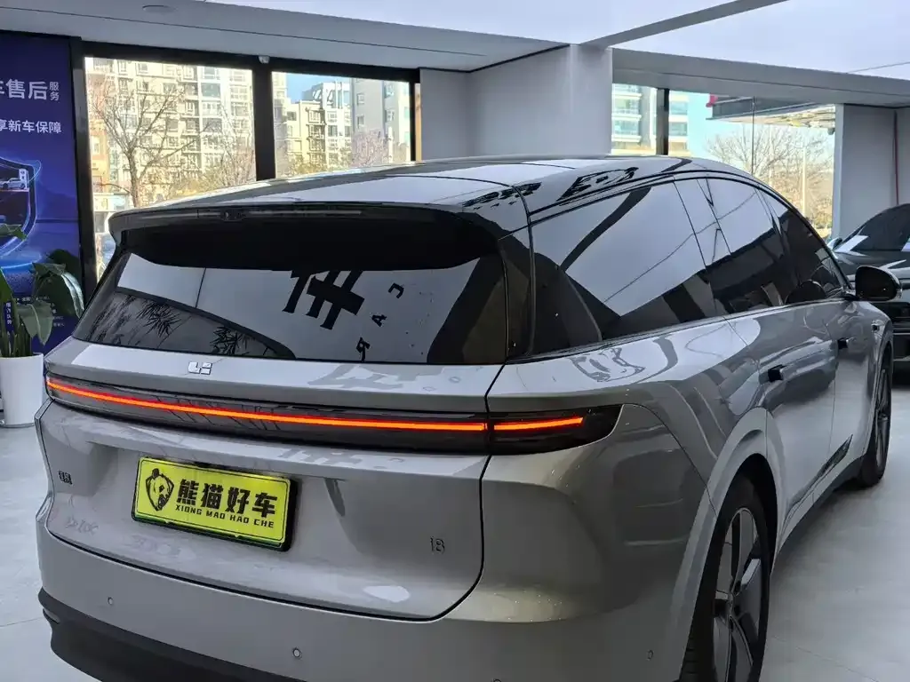 Li Auto i8 — фото 6