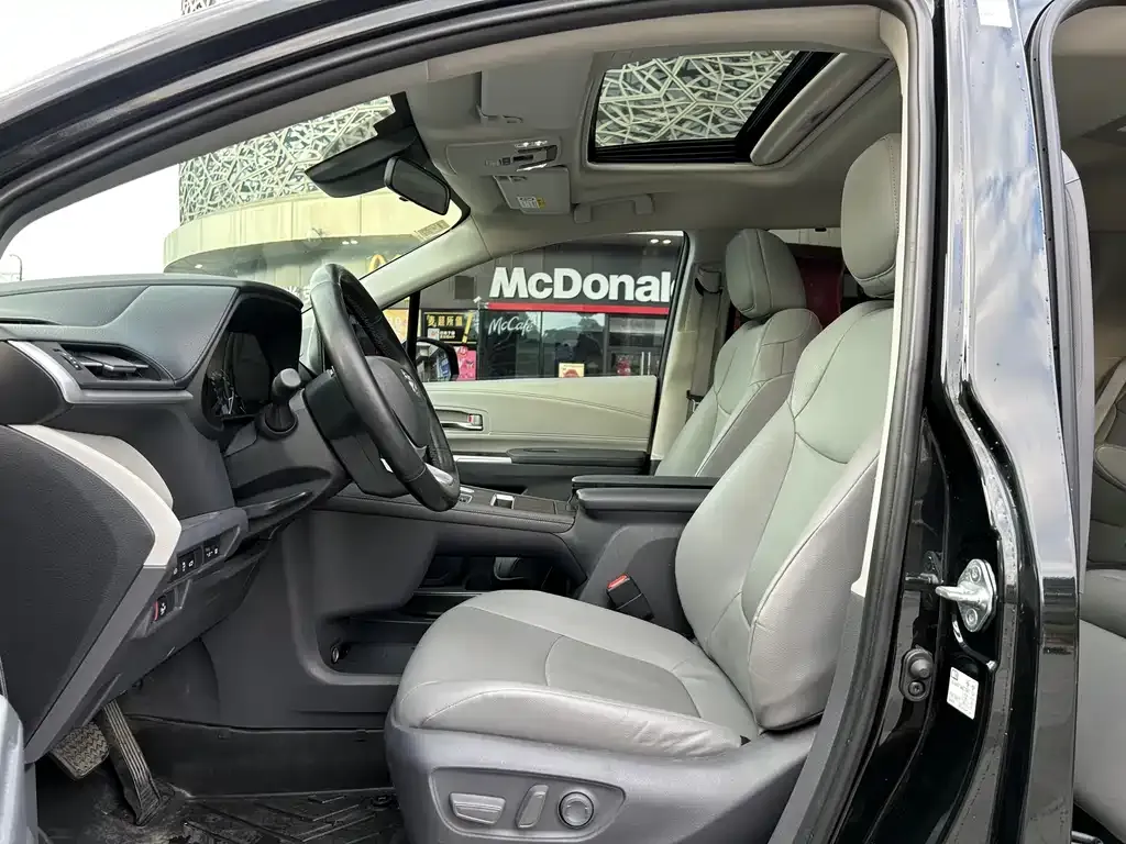 Toyota Granvia 2024 из CN, фото 8